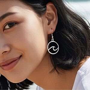 5 For $25💫Silver Ocean Wave Dangles